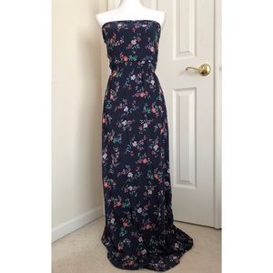 🆕 Hollister floral navy blue maxi dress